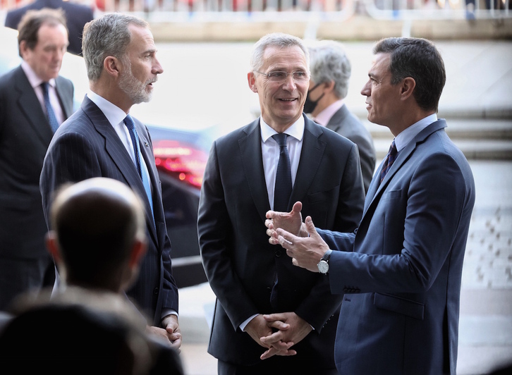 Felipe de Borbón, Jens Stoltenberg y Pedro Sánchez, hoy en Madrid.