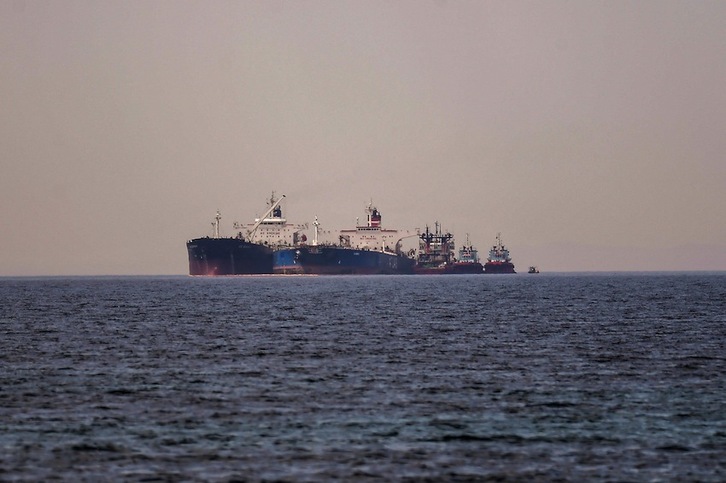 Imagen de archivo de cargueros navegando por la zona.