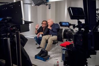 El documentalista Denis Delestrac y el fotógrafo Steve McCurry.