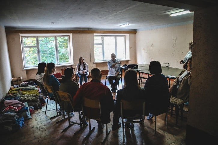 Sesión de sicoeducación ofrecida por un sicólogo de MSF en una residencia de estudiantes de Ivano-Frankivsk. 