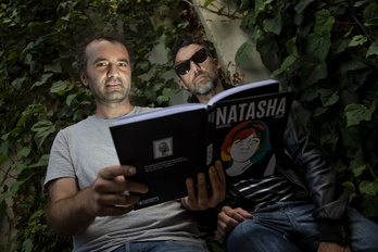 Aritz Trueba y Koldo Almandoz, autores del cómic 'Natasha'.