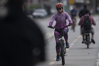 Montar en bici durante veinte minutos diarios reduce el riesgo de mortalidad un 10%, según la OMS.