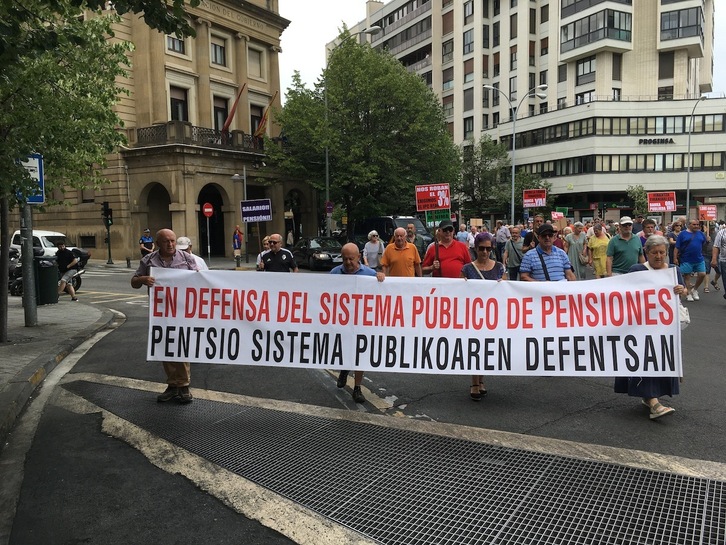 Manifestación del Movimiento de Pensionistas de Euskal Herria celebrada en Iruñea para mostrar su rechazo al proyecto de ley.