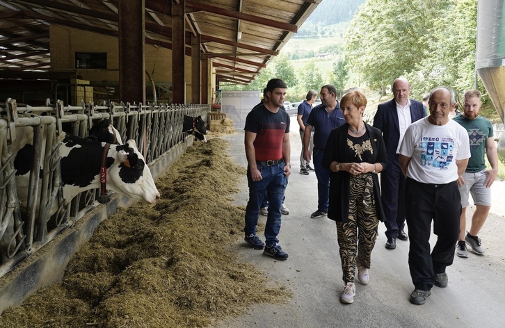 Behizain Eskolaren aurkezpenean izan da Arantxa Tapia Garapen Ekonomiko eta Ingurumen sailburua.