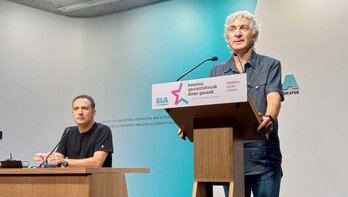 Mitxel Lakuntza y Mikel Noval, en la presentación del informe.