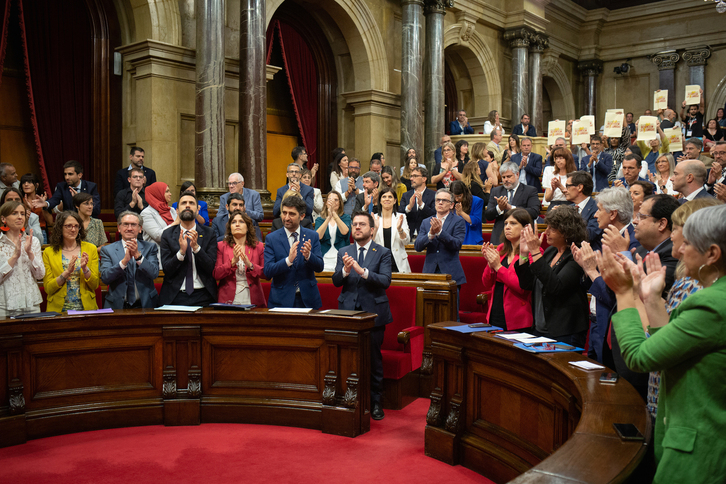 El consenso evidenciado en el Parlament y reflejado en esta ovación conjunta.