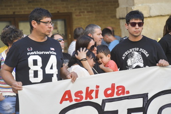 Dolor y reivindicación de soluciones en la concentración por las tres muertes consecutivas en Gares.