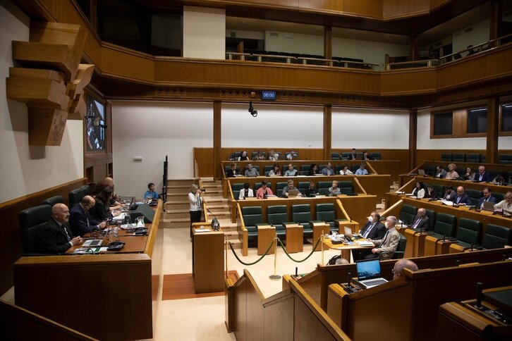 Imagen del pleno de este jueves en el Parlamento de Gasteiz.