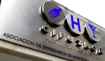 Entrada a la sede de la Asociación de Hostelería de Gipuzkoa.