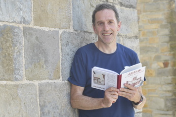 Juantxo Agirre, uno de los autores del libro «Amaiur. Herriaren gaztelua».