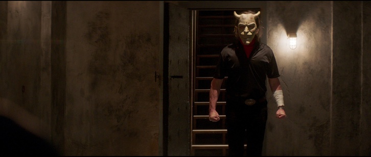 Ethan Hawke cubierto con la siniestra máscara de El Captor.