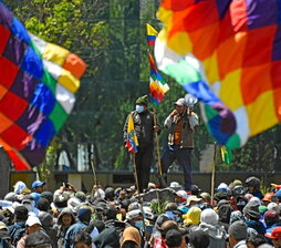 Manifestantes, en un parque de Quito.