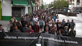 20220625-nafarroako-torturatuak-manifestazioa-irunea-garanburu-173993_