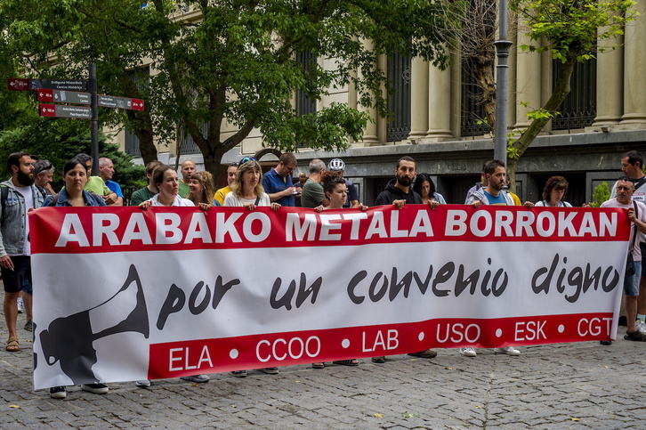Representantes sindicales del Metal de Araba anunciaron la convocatoria de huelgas el pasado 20 de junio.