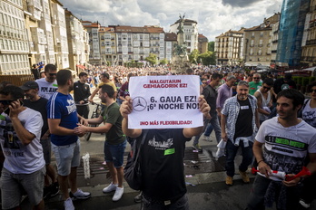 Mercedeseko langileek manifestazio jendetsua egin zuten Gasteizen, iragan asteazkenean. 