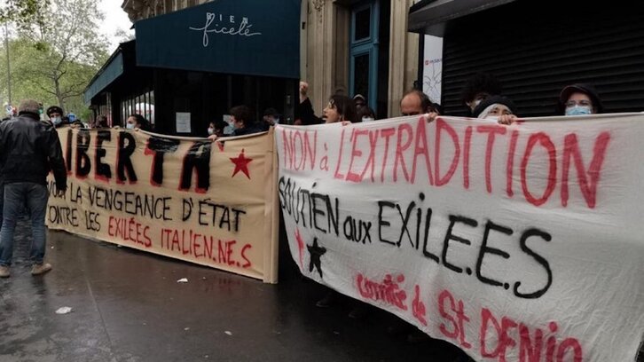 Movilización en París en solidaridad con los exiliados italianos.