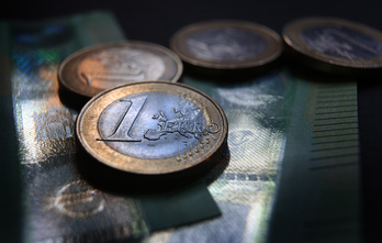 El euro se acerca a la paridad con el dollar estadounidense.