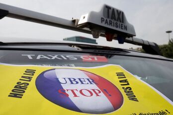 Una protesta de taxistas en París contra lo que consideraban competencia desleal de Uber, el 26 de junio de 2015.