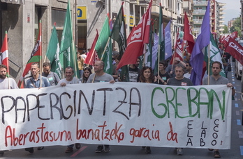 Gipuzkoako papergintza sektoreko langileen manifestazio baten artxiboko irudia.