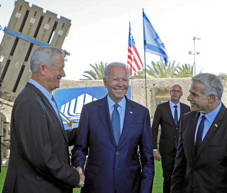 Gantz, junto a Biden y Lapid, con el sistema antimisiles Cúpula de Hierro.