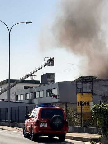 Imagen del incendio registrado en un pabellón de Loiu.