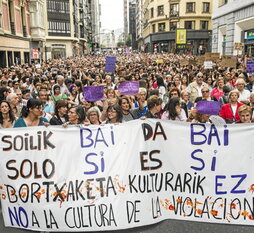 «Manada auzia» salatzeko egindako protesta.