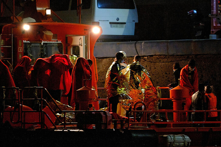 Rescate de migrantes, el pasado 2 de febrero en el Puerto de Gran Tarajal en Fuerteventura.