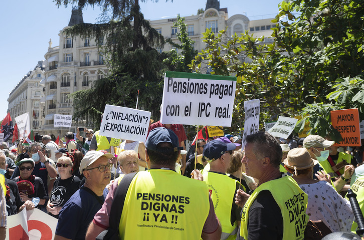Imagen de archivo de una movilización de pensionistas en Madrid.