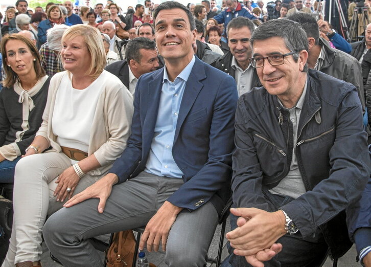 Pedro Sánchez y Patxi López, en un acto electoral en Donostia.