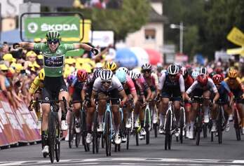 Wiebes celebra la victoria en la quinta etapa del Tour. 