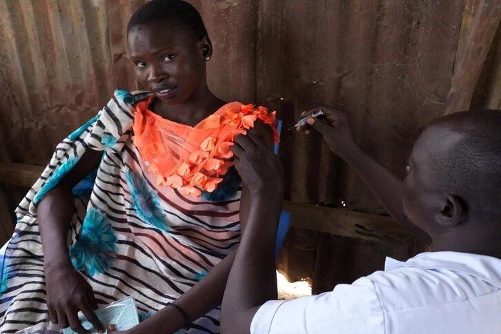 OMEk Hego Sudanen martxan jarritako E hepatitisaren aurkako kanpaina. 