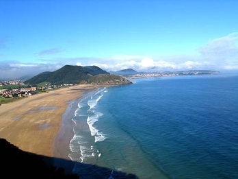 La playa de Berria, en la localidad cántabra de Santoña
