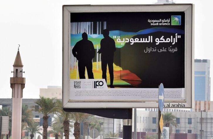 Cartel de propaganda del gigante petrolero saudí Aramco.