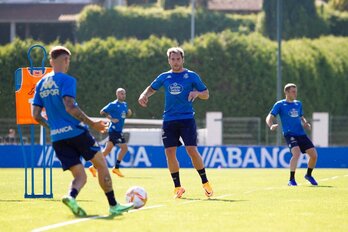 Ibai Gómez en un entrenamiento con el Deportivo.