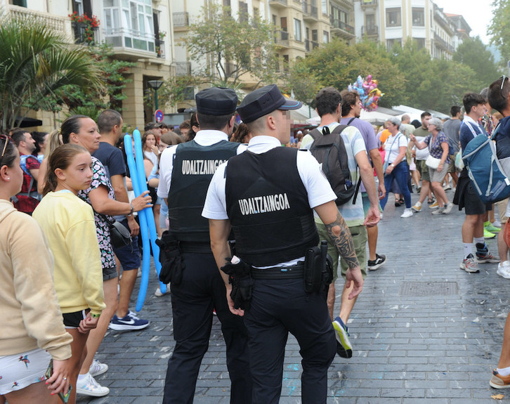 Guardias municipales, en el arranque de Aste Nagusia de Donostia.