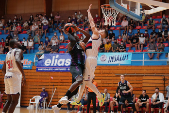 La Euskal Kopa de la temporada pasada disputada entre Bilbao Basket y Baskonia en Santurtzi.