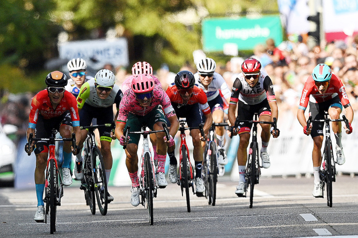 Pello Bilbao se ha impuesto en el sprint de los más fuertes del Tour de Alemania a Rubén Guerreiro.