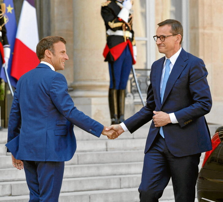 Emmanuel Macron recibe a Mateusz Morawiecki en el Elíseo.