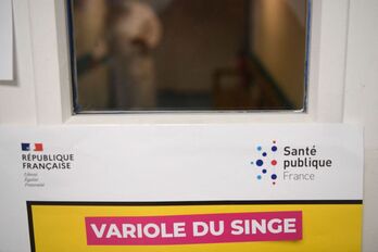 Centro de vacunación contra la viruela del mono en París. 
