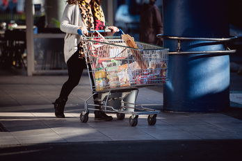 Las medidas contra la inflación tratan de aliviar el impacto de los precios en las economías domésticas.