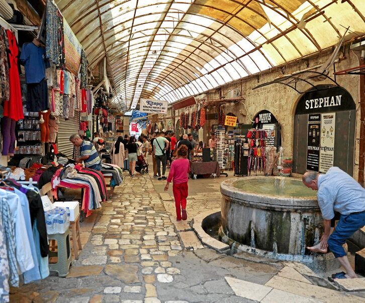 Imagen de una de las callejuelas del mercado de la ciudad de Antakya, en la provincia meridional de Hatay.