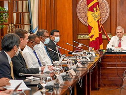 Sri Lankako presidentea, NDFko ordezkariekin.