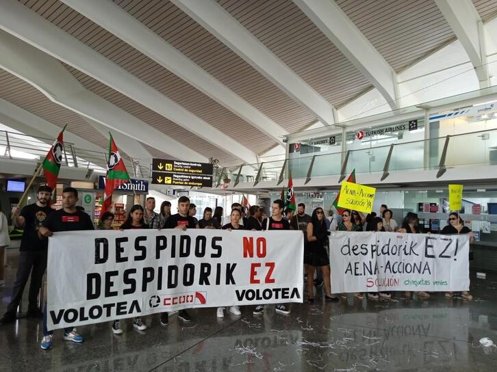 Manifestación de la plantilla de Volotea contra los despidos.