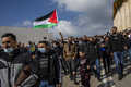 Europapress_3549690_05_february_2021_israel_umm_al_fahm_man_holds_palestinian_flag_as_people