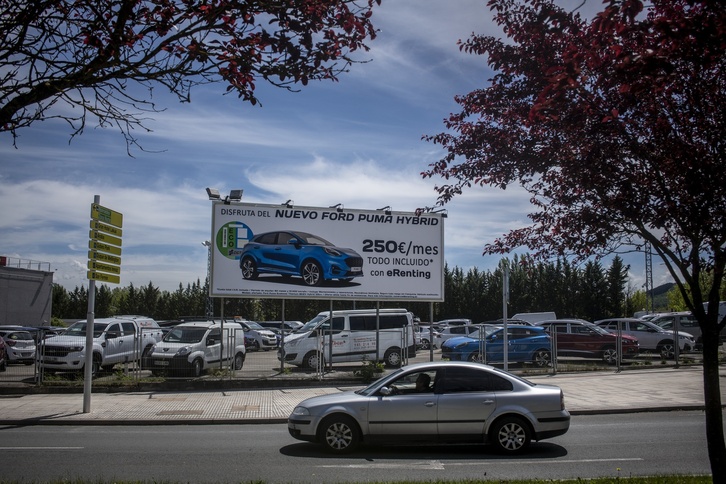 Hornikuntza krisiak auto berrien entrega sei hilabeteraino atzeratu du.