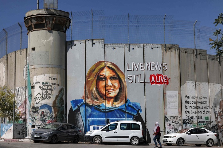 Mural que recuerda a  Shireen Abu Akleh en Palestina.