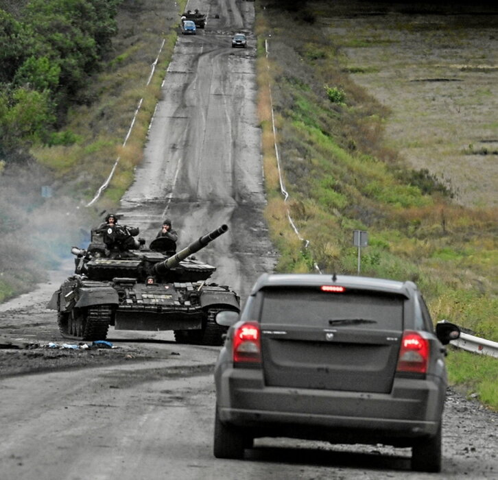 Tanques ucranianos, en las afueras de Kiev.