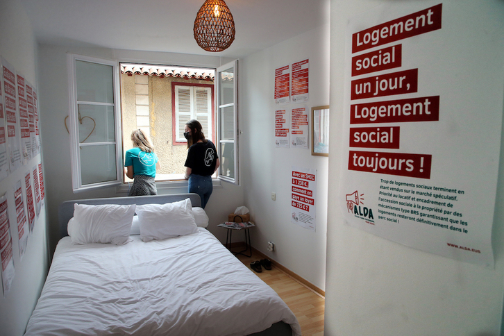 Ocupación de un apartamento turístico en Baiona.