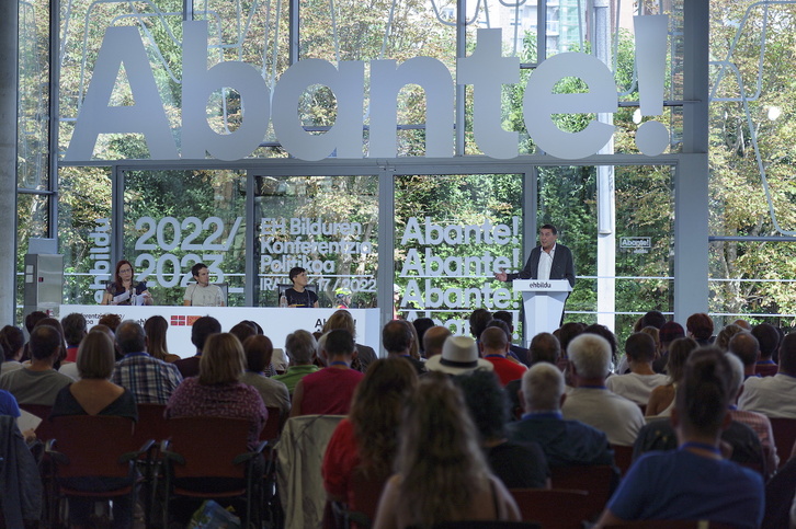 Arnaldo Otegi EH Bilduren Konferentzia Politikoaren ondotik eman duen hitzaldian, Bilboko Euskalduna Jauregian. (Aritz LOIOLA/FOKU)