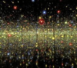 Yayoy Kusamaren «Infinity Mirrored Room» lana.